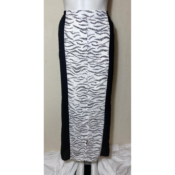 🌟LAST CHANCE 🌟 Kensie NWOT Black and White Skirt - Picture 1 of 12